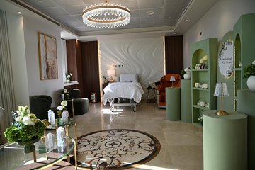 Bedroom with reading corner