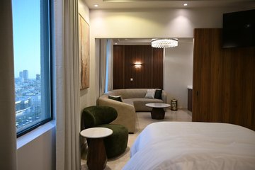 Bed and seating corner